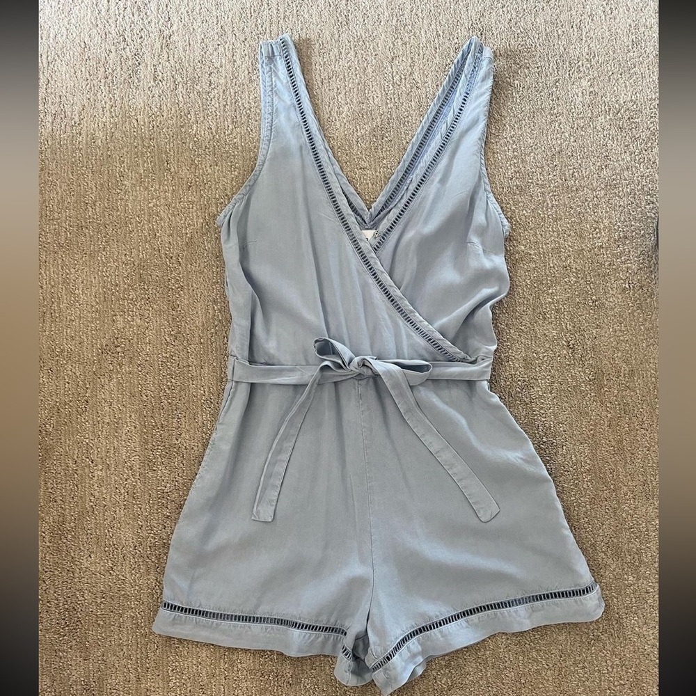 size XS (but can fit S) bella dahl romper